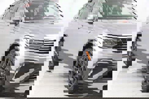 Used 2022 Volkswagen Tiguan SE image 40