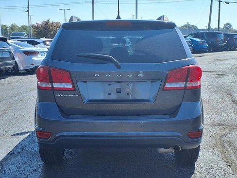 Used 2019 Dodge Journey SE image 5