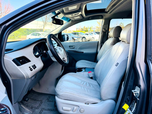 Used 2011 Toyota Sienna Limited image 41