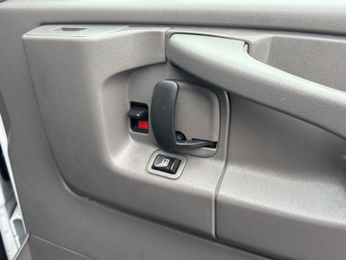Used 2015 Chevrolet Express 2500 image 21