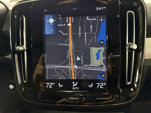 Used 2020 Volvo XC40 T5 Momentum w/ Premium Package image 12