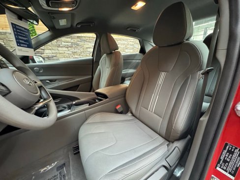Used 2022 Hyundai Elantra SEL w/ Preferred Accessory Package image 23