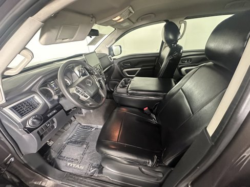 Used 2017 Nissan Titan SV image 19