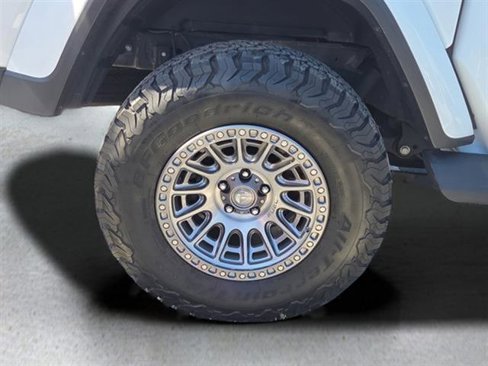Used 2020 Jeep Gladiator Overland image 9
