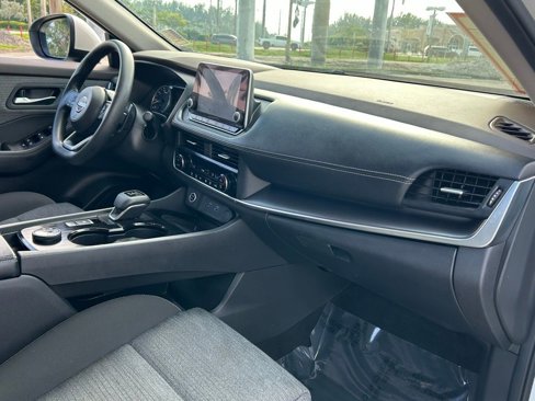 Used 2023 Nissan Rogue SV image 27