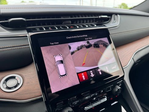 New 2025 Jeep Grand Cherokee L Summit w/ Luxury Tech Group V image 16