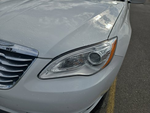 Used 2013 Chrysler 200 Touring w/ Cold Weather Group image 10