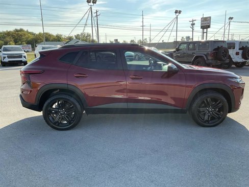 Used 2024 Chevrolet Trax ACTIV w/ Sunroof Package image 2
