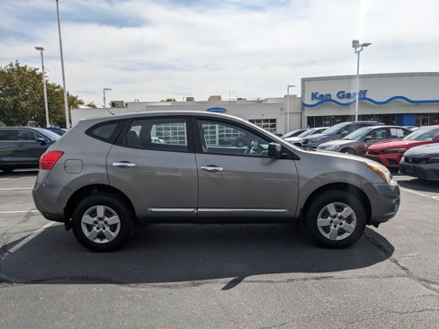 Used 2014 Nissan Rogue S image 2