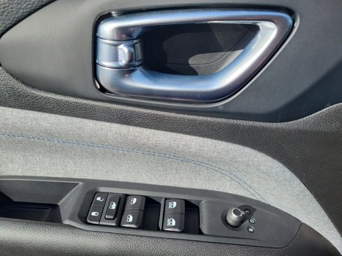 New 2025 Jeep Compass Latitude image 14