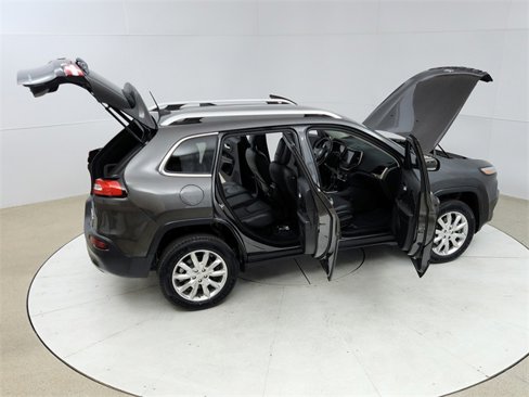Used 2016 Jeep Cherokee Limited w/ Luxury Group image 24