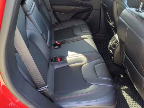 Used 2019 Jeep Cherokee Trailhawk w/ Cold Weather Group image 15