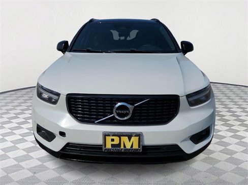 Used 2020 Volvo XC40 T5 R-Design image 2
