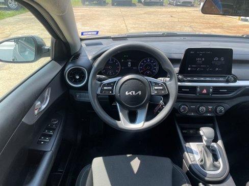Used 2023 Kia Forte LXS image 11