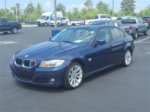 Used 2011 BMW 328i xDrive Sedan image 3