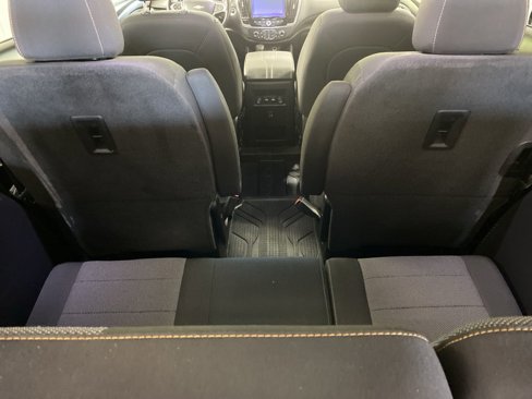 Used 2021 Chevrolet Traverse LT image 15