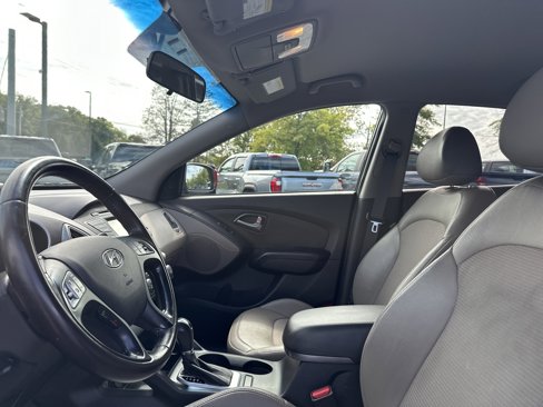 Used 2015 Hyundai Tucson SE image 11
