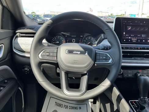 New 2025 Jeep Compass Latitude image 23