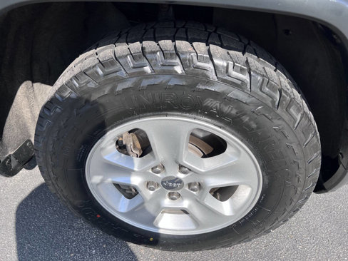 Used 2014 Jeep Grand Cherokee Laredo w/ Quick Order Package 23E image 28