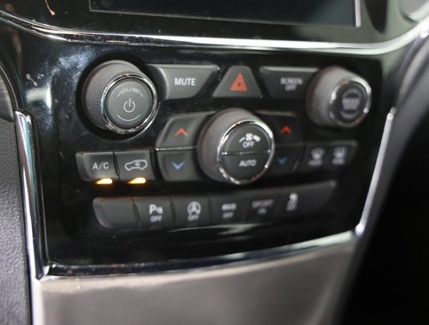 Used 2021 Jeep Grand Cherokee Laredo X image 16