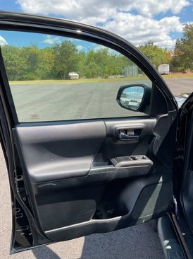 Used 2017 Toyota Tacoma TRD Sport image 20