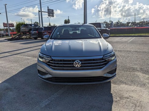 Certified 2020 Volkswagen Jetta SE image 9