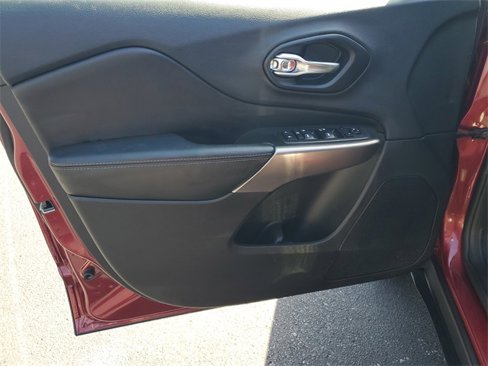 Used 2019 Jeep Cherokee Latitude w/ Cold Weather Group image 21