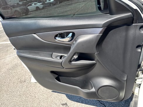 Used 2016 Nissan Rogue S w/ Appearance Package image 18