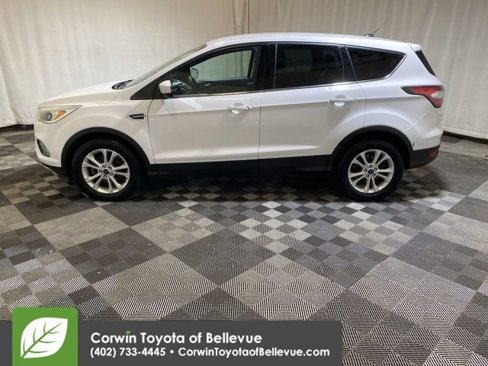 Used 2017 Ford Escape SE image 5