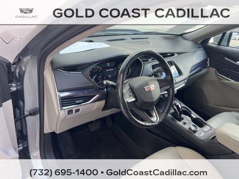 Certified 2023 Cadillac XT4 Luxury w/ Cold Weather Package image 16