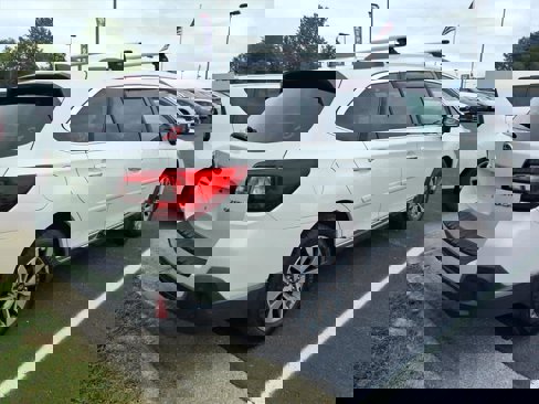 Used 2018 Subaru Outback 2.5i Touring w/ Popular Package #3 image 4