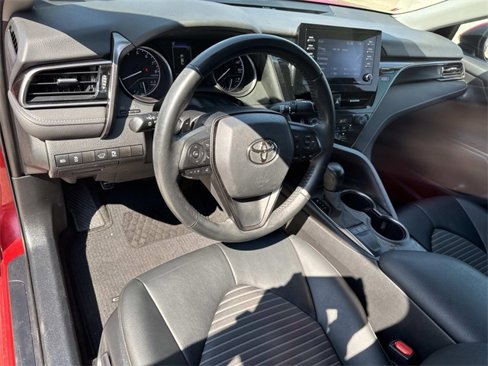 Used 2022 Toyota Camry SE image 13