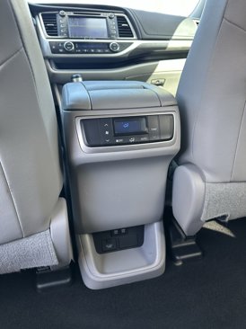 Used 2018 Toyota Highlander Limited image 26