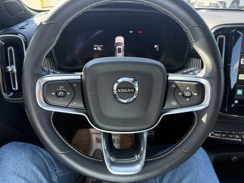 Used 2021 Volvo XC40 P8 Recharge image 13