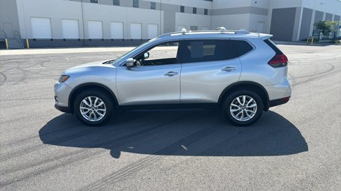 Used 2017 Nissan Rogue SV w/ SV Family Package image 12