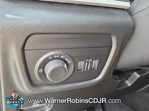 Used 2023 Jeep Grand Cherokee L Laredo image 27
