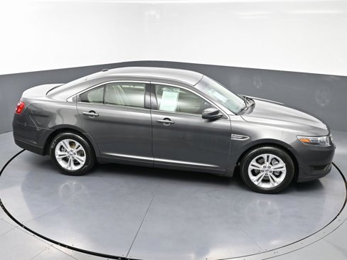 Used 2017 Ford Taurus SE image 43