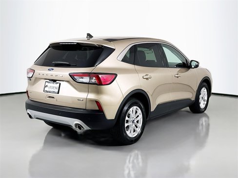Used 2021 Ford Escape SE image 5