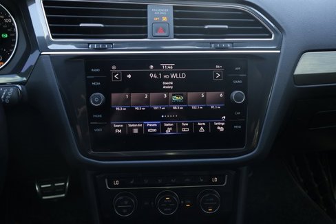 Used 2021 Volkswagen Tiguan SE R-Line image 24