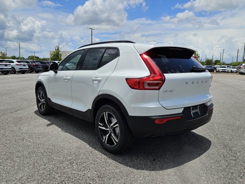 New 2026 Volvo XC40 B5 Core image 5