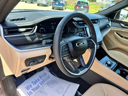 Used 2024 Jeep Grand Cherokee L Limited image 32