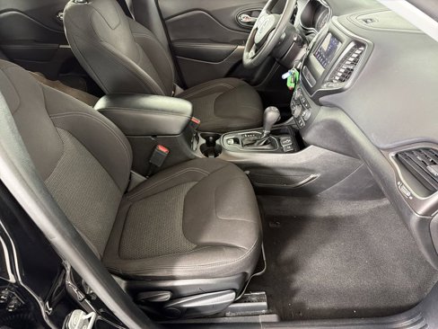Used 2020 Jeep Cherokee Latitude image 11