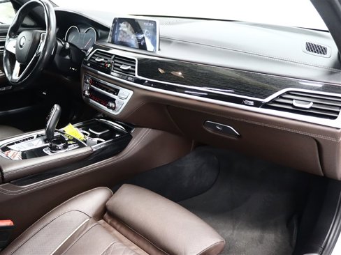 Used 2016 BMW 750i xDrive image 22