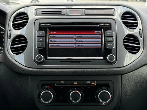Used 2012 Volkswagen Tiguan S image 12
