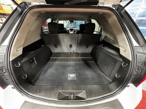 Used 2017 Chevrolet Equinox LT image 11