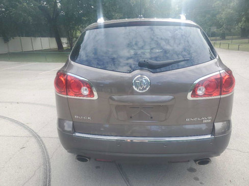 Used 2010 Buick Enclave CXL image 5