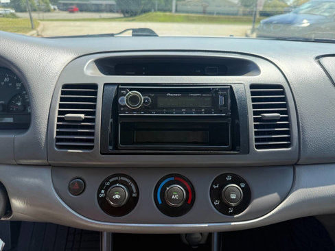 Used 2004 Toyota Camry LE image 19