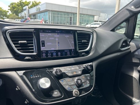 Used 2019 Chrysler Pacifica Touring-L Plus w/ Advanced Safetytec Group image 12