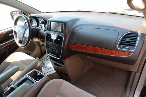 Used 2015 Chrysler Town & Country Touring w/ Driver Convenience Group image 11