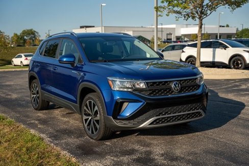 Certified 2022 Volkswagen Taos SE image 38